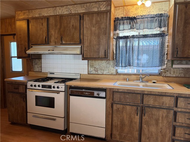 2776 Lakeshore, Lakeport