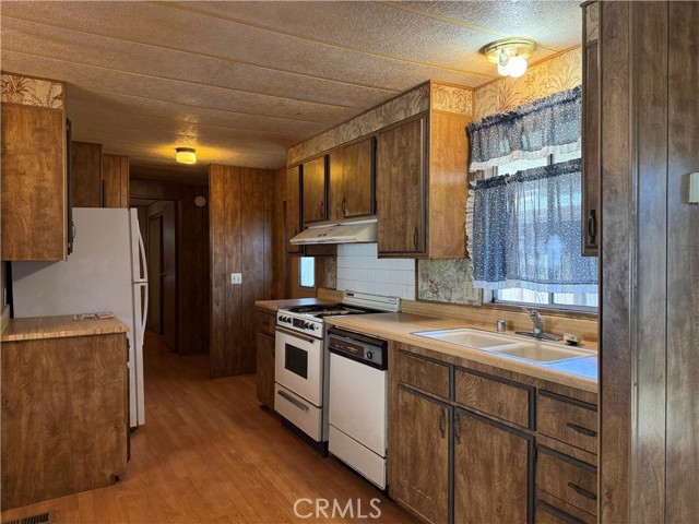 2776 Lakeshore, Lakeport