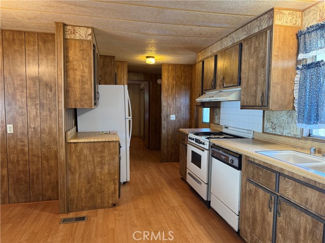 2776 Lakeshore, Lakeport