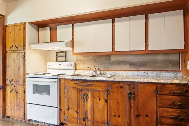 2600 Lakeshore, Upper Lake