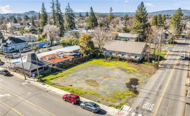 1095 N Main Street, Lakeport