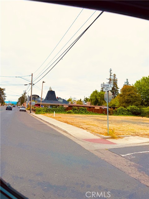 1095 N Main Street, Lakeport