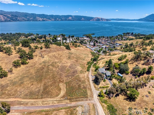 670 Walnut, Lakeport