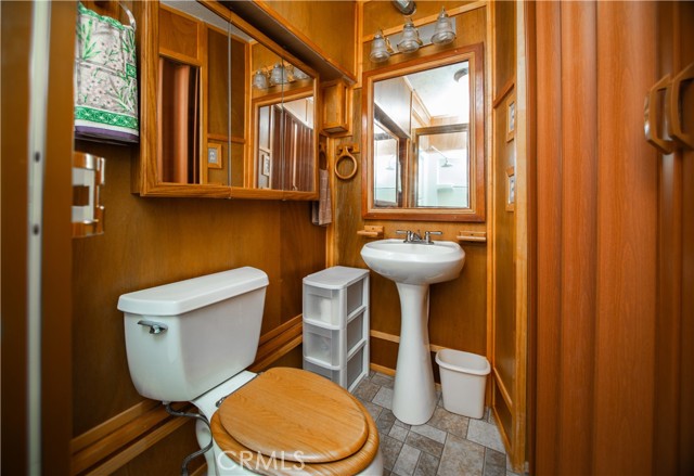 2861 San Joaquin Avenue, Clearlake