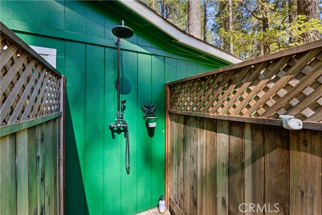 17040 Edgewood Way, Cobb