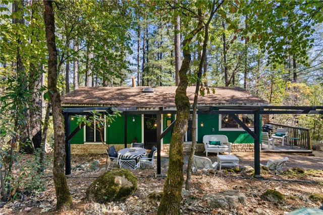 17040 Edgewood Way, Cobb