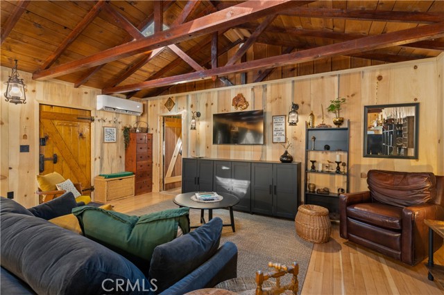 17040 Edgewood Way, Cobb