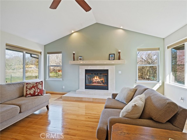 1050 Oak Park Way, Lakeport