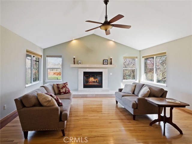 1050 Oak Park Way, Lakeport