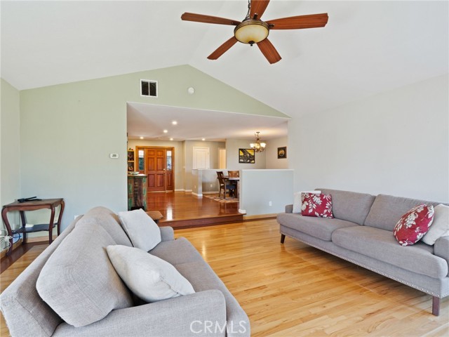 1050 Oak Park Way, Lakeport