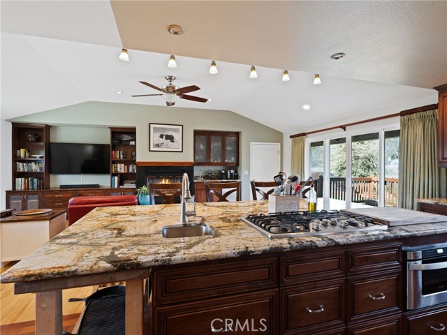 1050 Oak Park Way, Lakeport