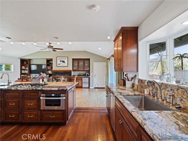 1050 Oak Park Way, Lakeport