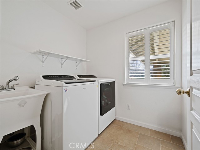 1050 Oak Park Way, Lakeport
