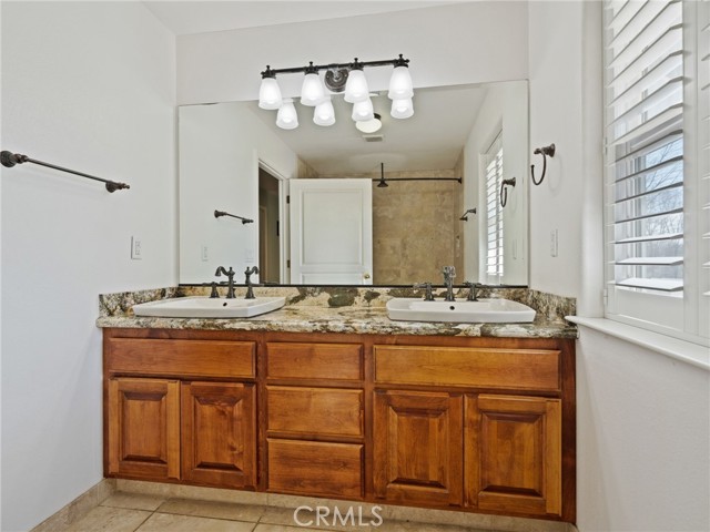 1050 Oak Park Way, Lakeport