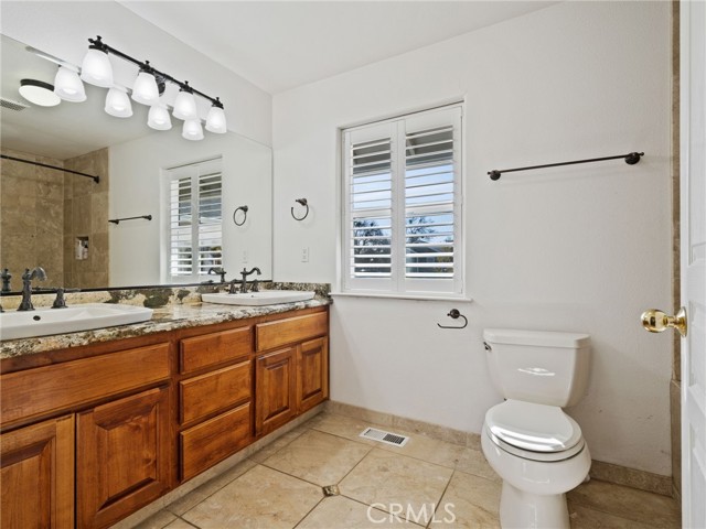 1050 Oak Park Way, Lakeport