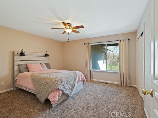 1050 Oak Park Way, Lakeport