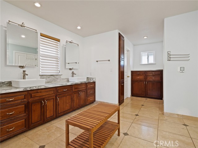1050 Oak Park Way, Lakeport