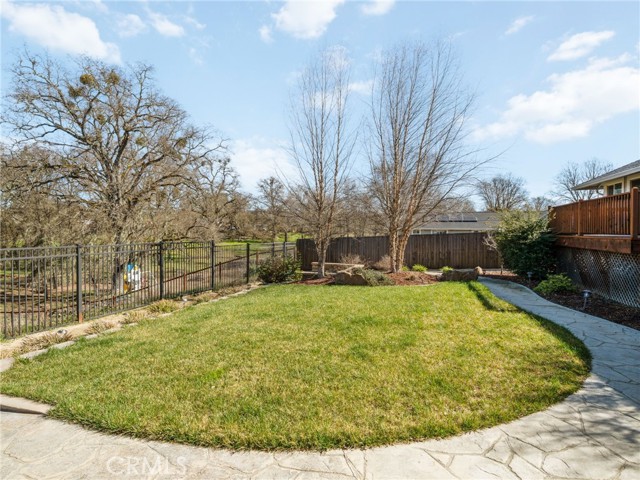 1050 Oak Park Way, Lakeport