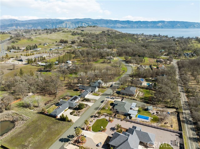1050 Oak Park Way, Lakeport