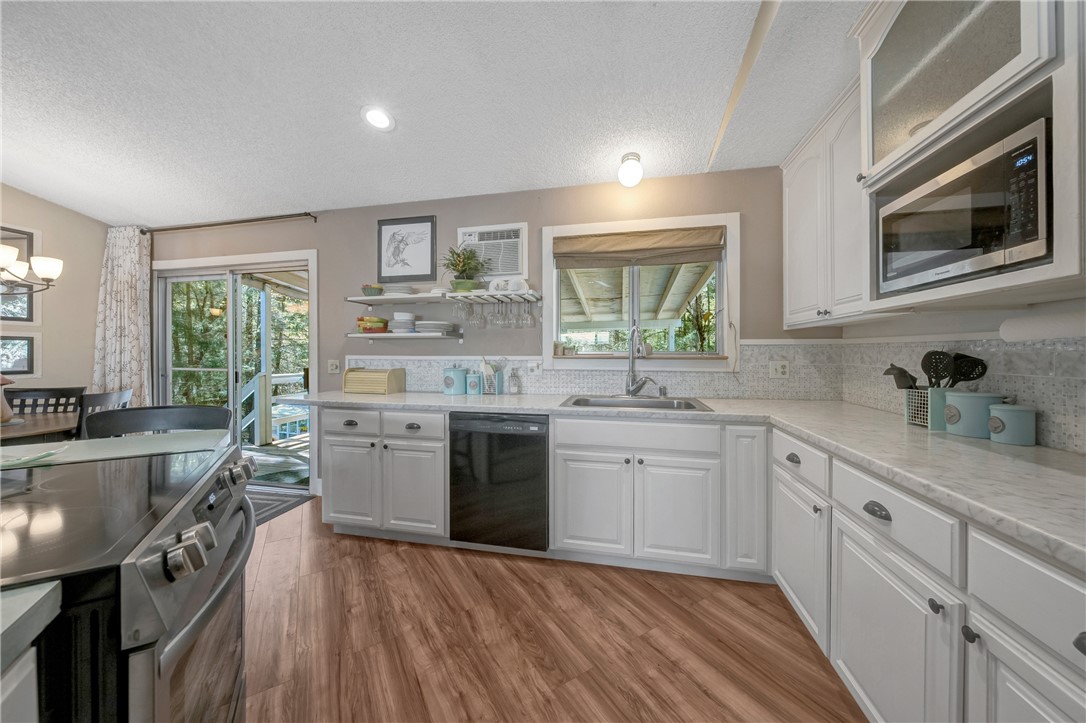 16675 Mountain View Drive, Cobb