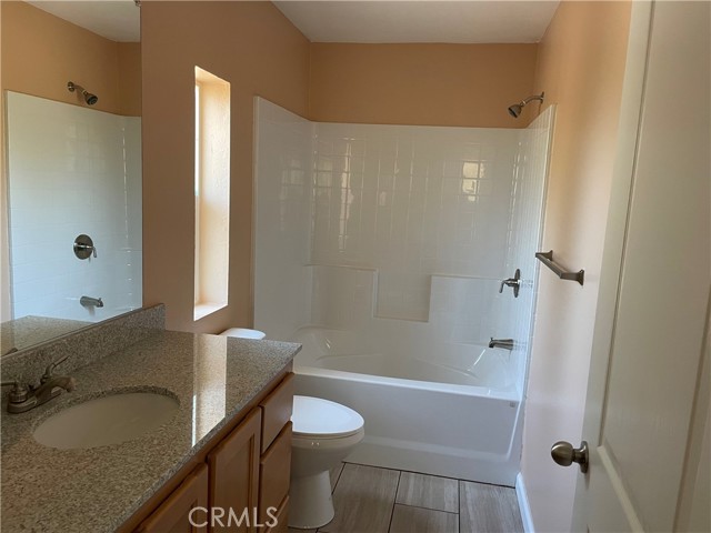 6181 Manzanita Avenue, Clearlake