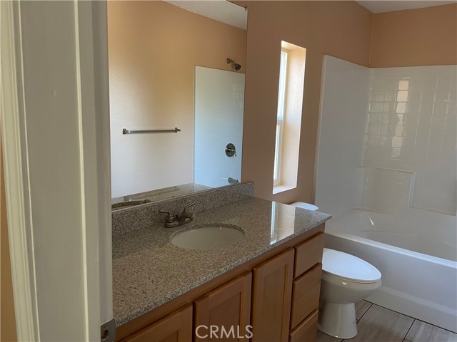 6181 Manzanita Avenue, Clearlake