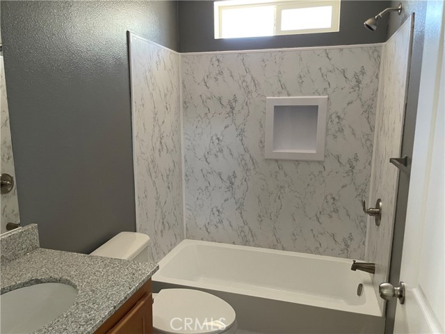 6181 Manzanita Avenue, Clearlake