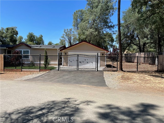 6181 Manzanita Avenue, Clearlake