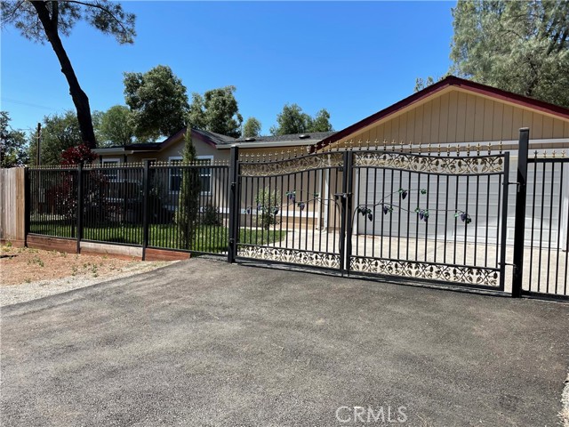 6181 Manzanita Avenue, Clearlake