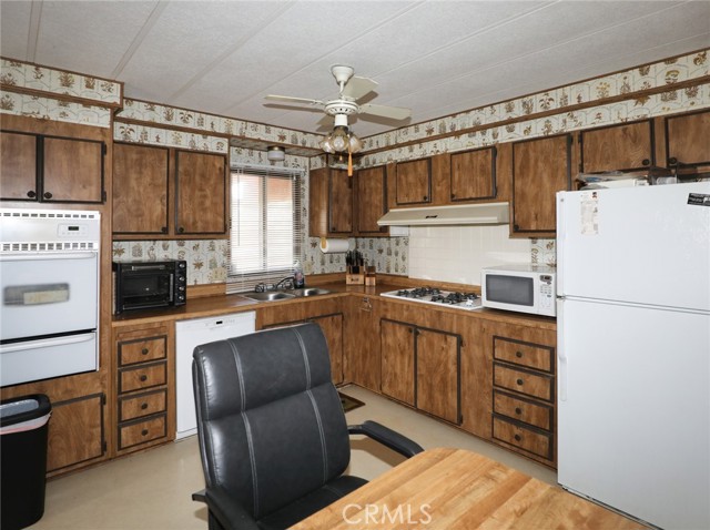 15960 40th Avenue, Clearlake