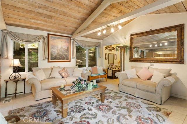 10311 Redwood Road, Loch Lomond