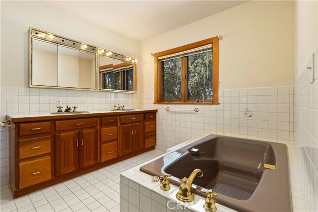 2209 Diane Way, Lakeport