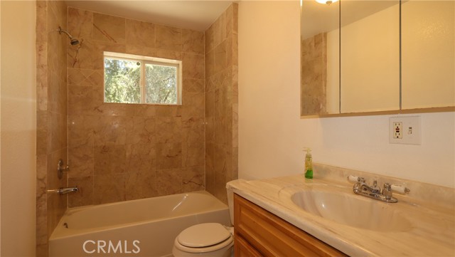 4744 W 40th Street, Clearlake