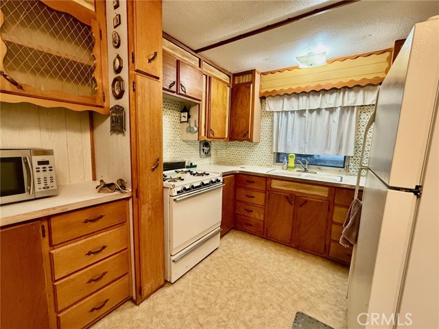 11694 Old Spruce Grove, Lower Lake