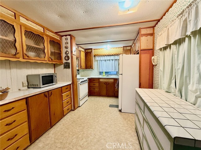 11694 Old Spruce Grove, Lower Lake