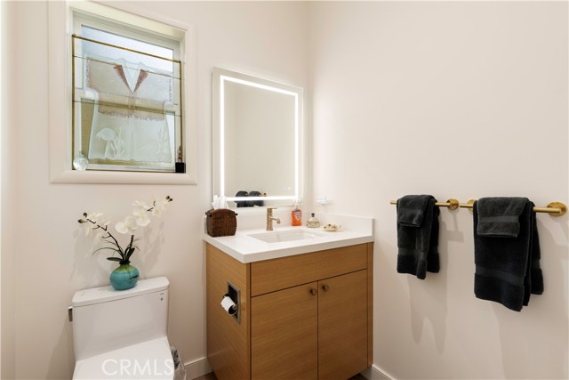 8 Queen Ann, Lakeport