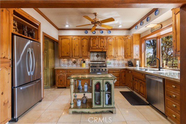 608 Dixon Drive, Lakeport