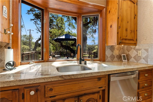 608 Dixon Drive, Lakeport