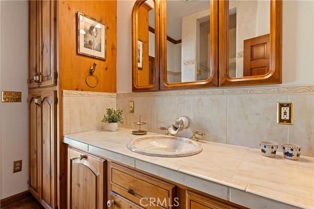 608 Dixon Drive, Lakeport