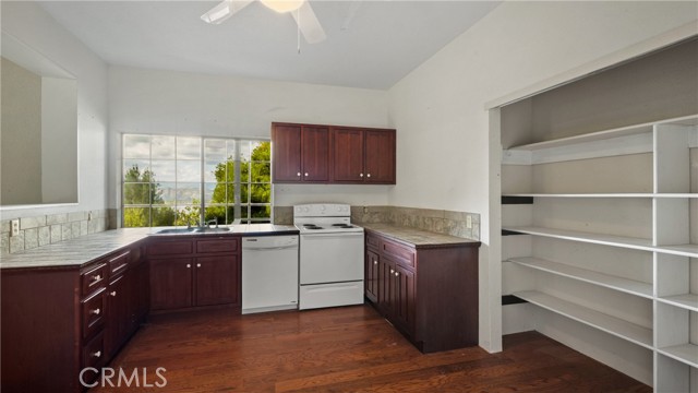 9800 El Dorado, Kelseyville
