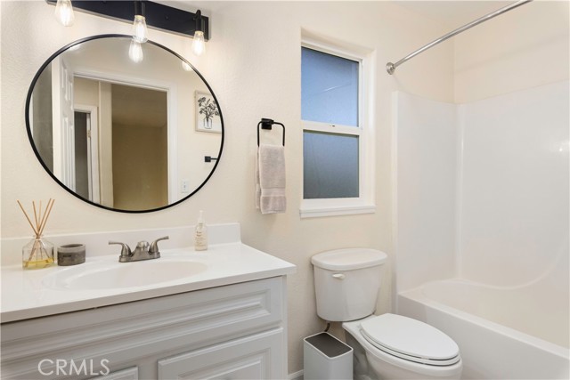 5649 Crawford, Clearlake