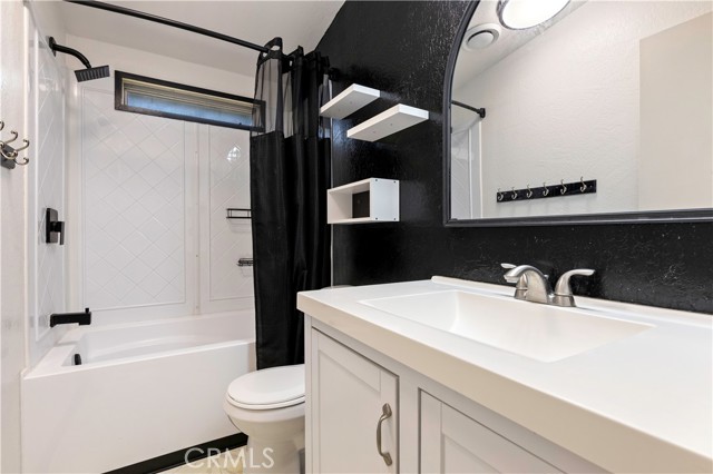 5675 Lakeshore Boulevard, Lakeport