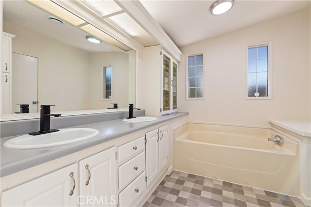 5675 Lakeshore Boulevard, Lakeport