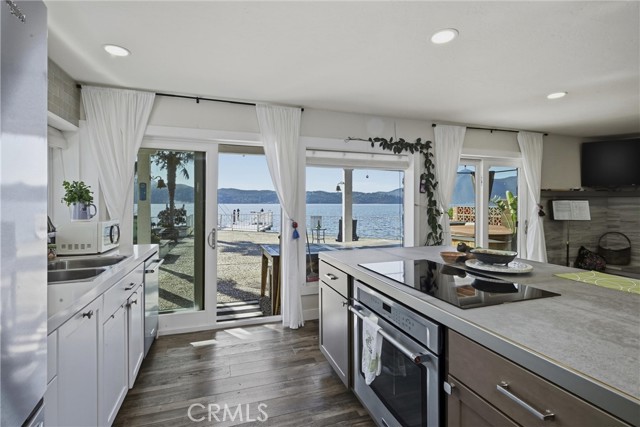 13319 Lakeshore Drive, Clearlake
