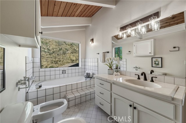 10165 Lakeshore, Clearlake