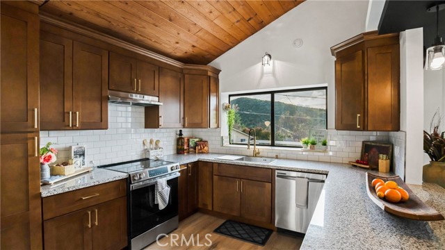 10214 El Dorado Way, Kelseyville