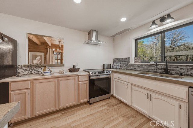 1001 Louis Way, Lakeport