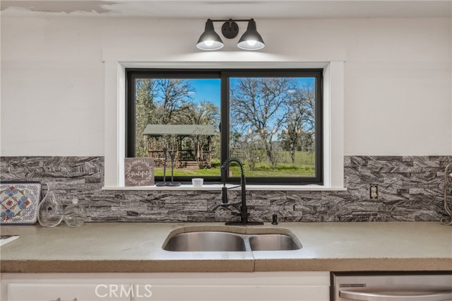 1001 Louis Way, Lakeport