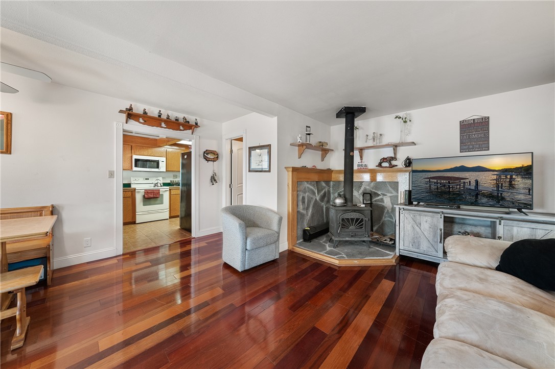 12620 Lakeshore Drive, Clearlake