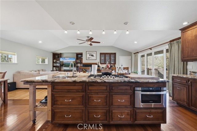 1050 Oak Park, Lakeport